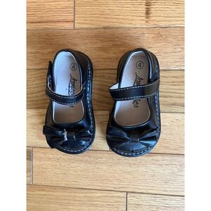 JamieCakes Black Mary Jane Shoes Kids Size 4 Baby Bow Stars